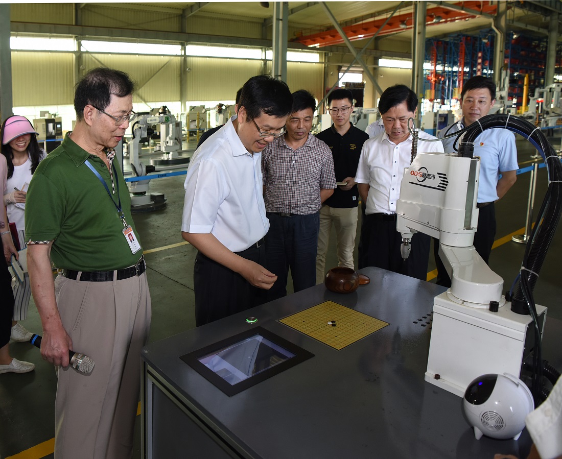 揭陽市委副書記、代市長張科蒞臨巨輪智能參觀考察